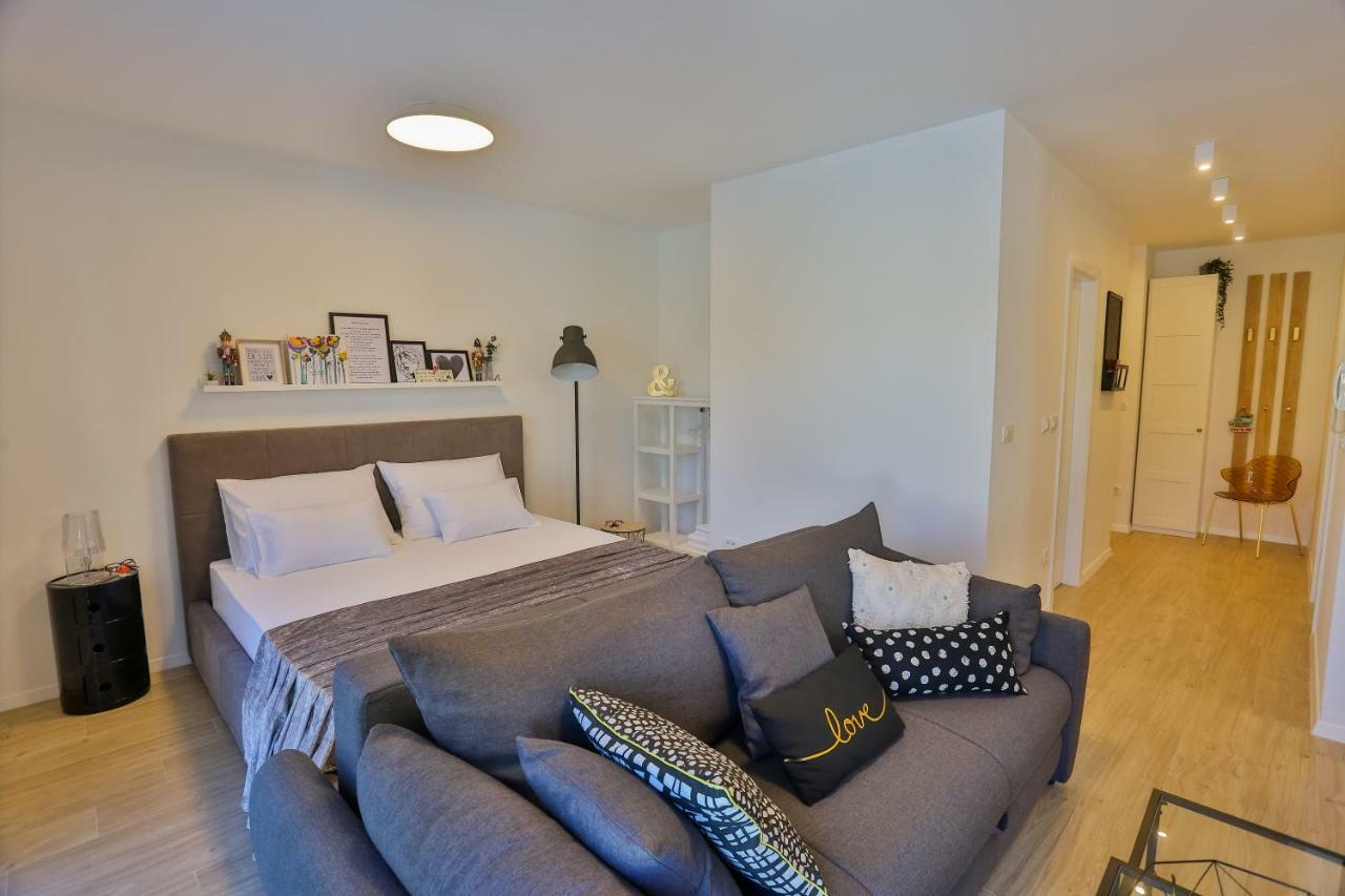 Luxury Urban Villa Apartments With Jacuzzi Split Zewnętrze zdjęcie