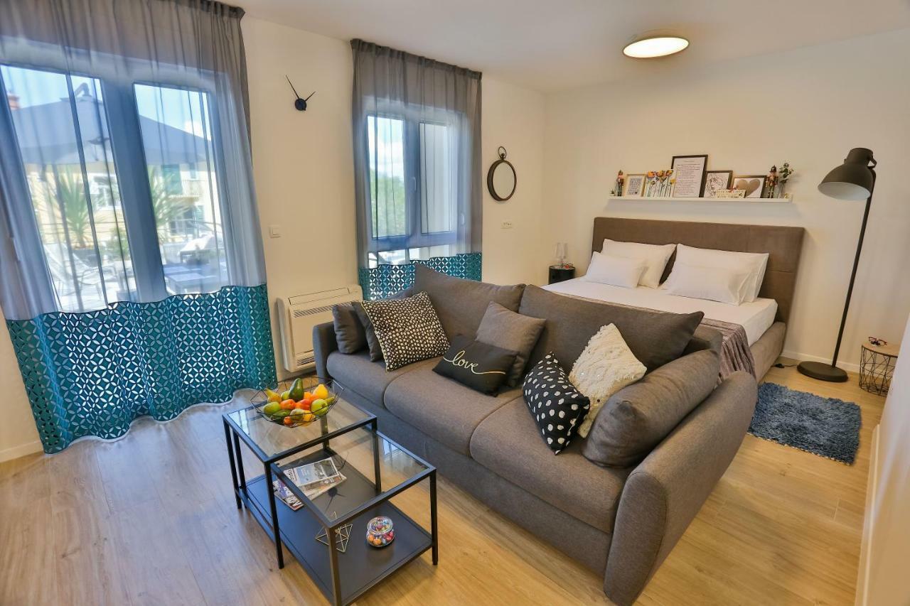 Luxury Urban Villa Apartments With Jacuzzi Split Zewnętrze zdjęcie