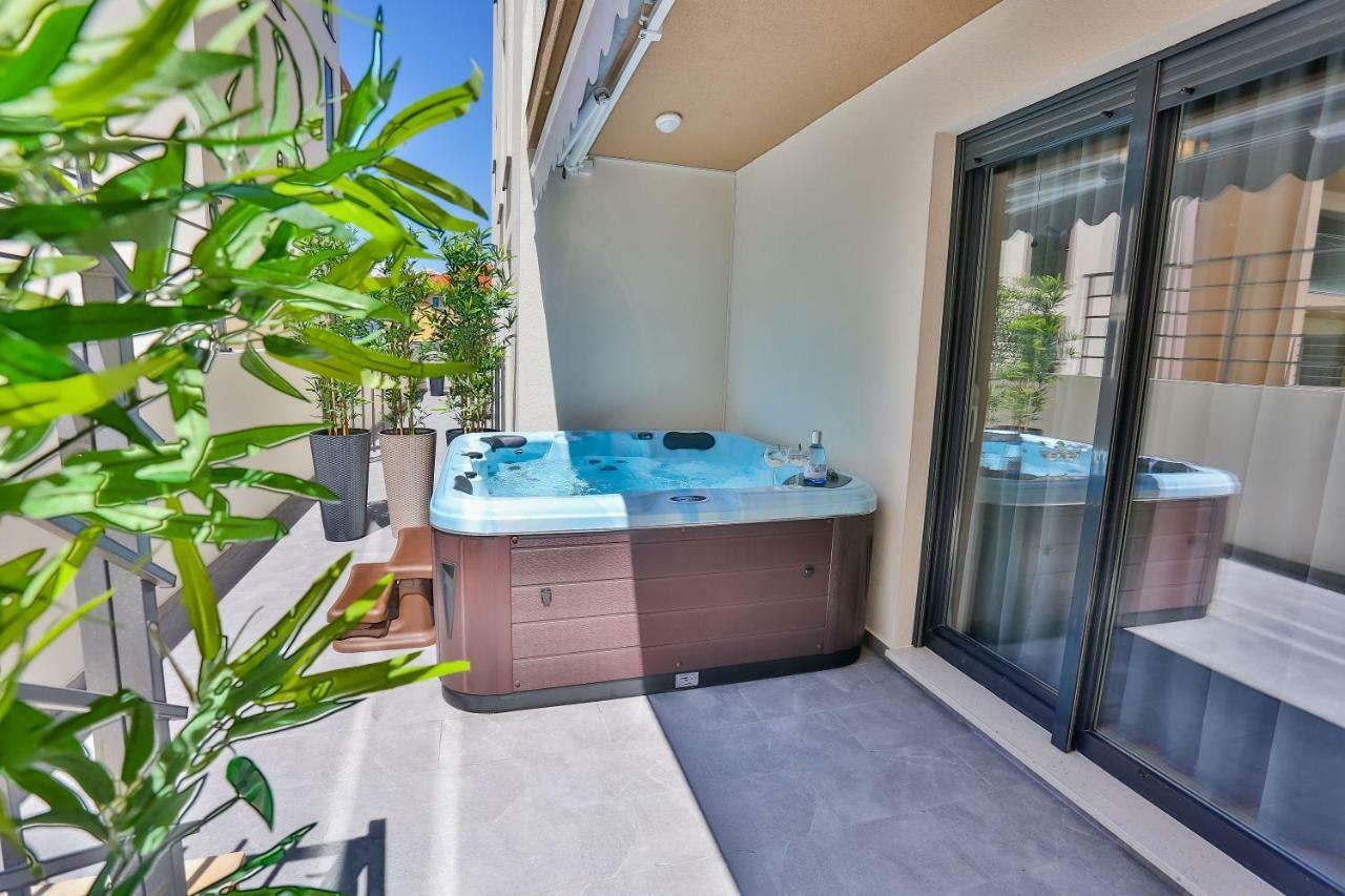 Luxury Urban Villa Apartments With Jacuzzi Split Zewnętrze zdjęcie
