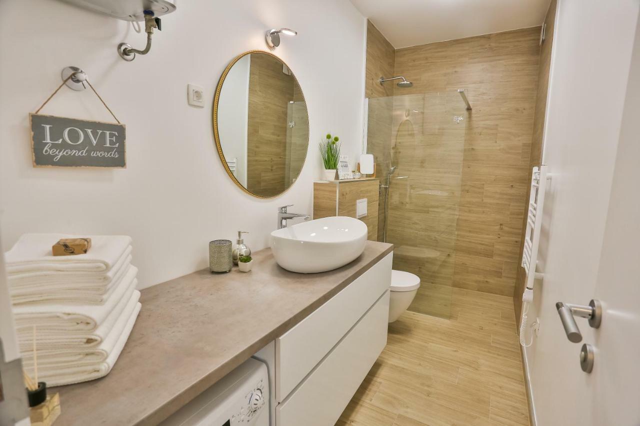 Luxury Urban Villa Apartments With Jacuzzi Split Zewnętrze zdjęcie