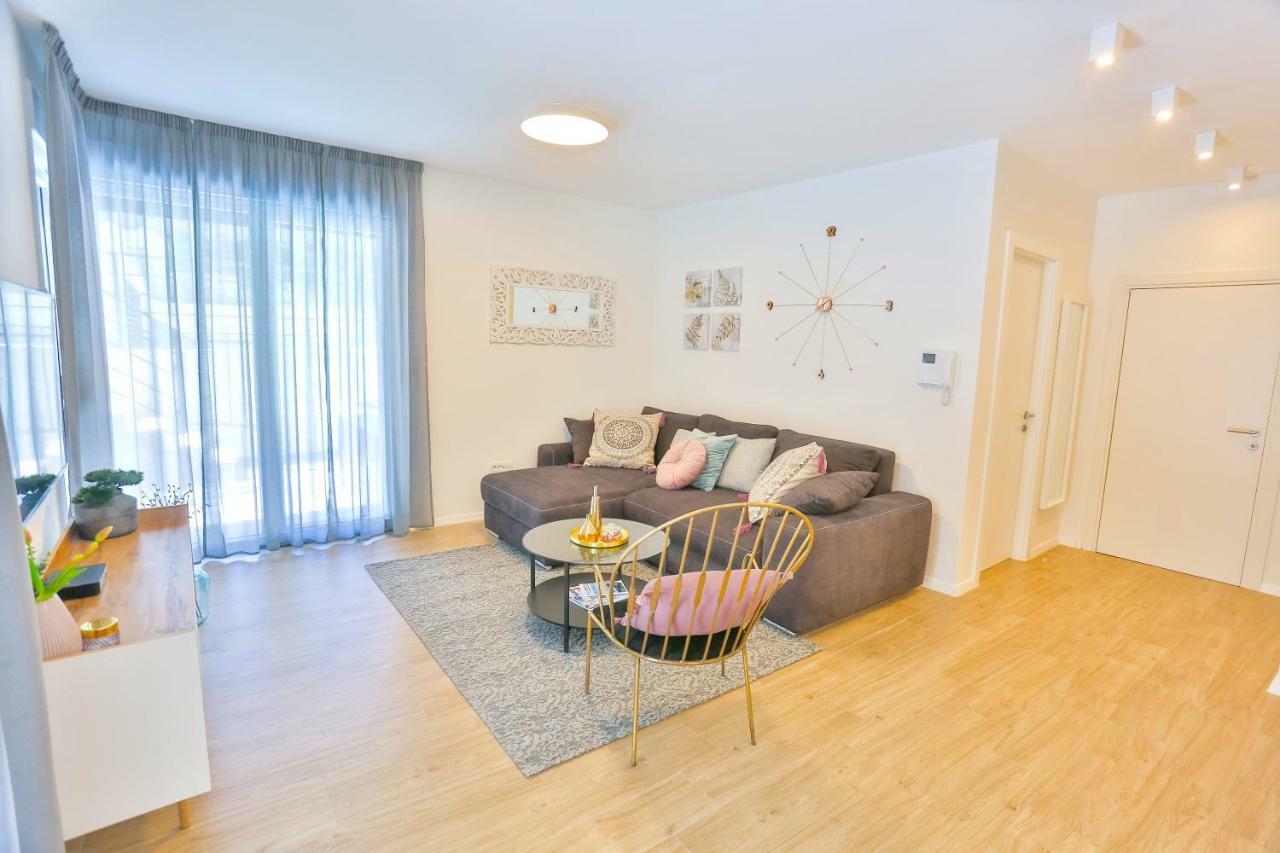 Luxury Urban Villa Apartments With Jacuzzi Split Zewnętrze zdjęcie